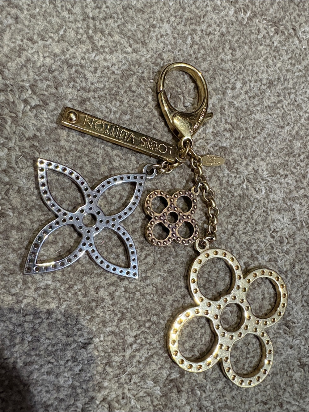 Louis Vuitton Mixed Gold and Silver Flower Metal Tapage Key Charm - Picture 7 of 7